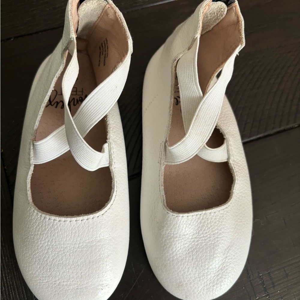 Monkey Feet ballet flats in white leather sz 4-5 youth